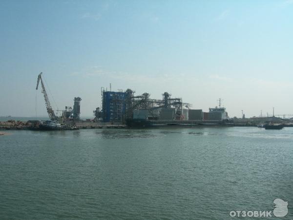 Паромная переправа порт Керчь (Украина) - порт Кавказ (Россия) фото