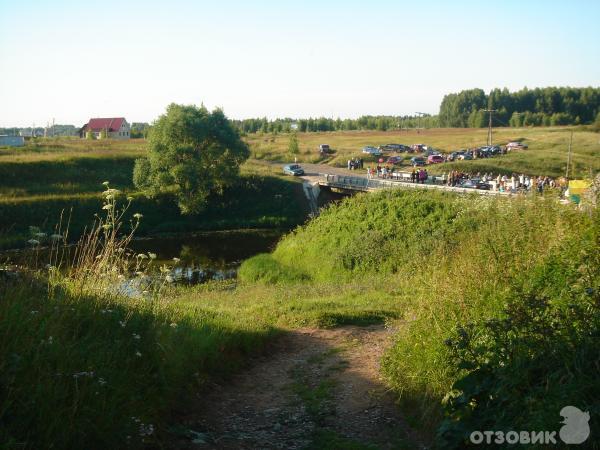 Вид на мост чеез Шиголость во время праздника